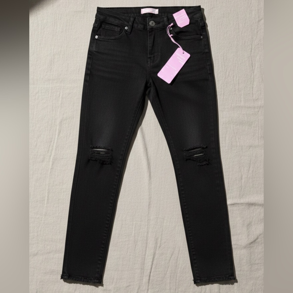 NWT BAMBOO Women’s Ripped High Rise Skinny Jeans